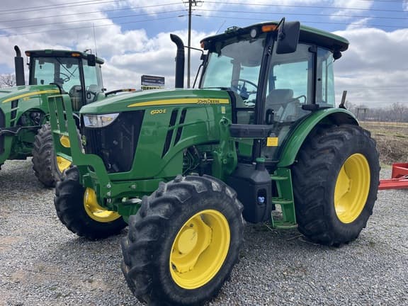 Image of John Deere 6120E equipment image 4
