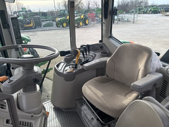 Image of John Deere 6120M equipment image 3