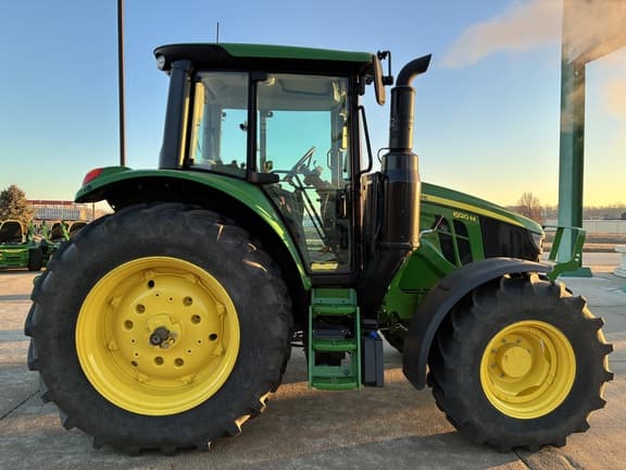 Image of John Deere 6120M equipment image 4