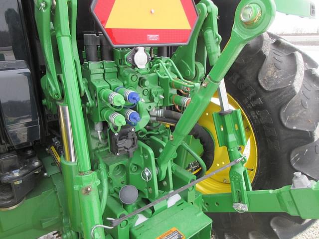 Image of John Deere 6120M equipment image 2