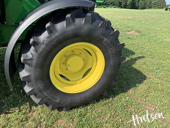Image of John Deere 6120M equipment image 2