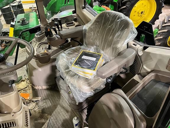 Image of John Deere 6120M equipment image 4