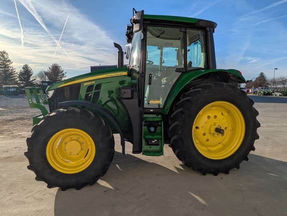 Image of John Deere 6120M equipment image 2