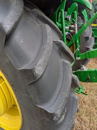 Image of John Deere 6120M equipment image 4
