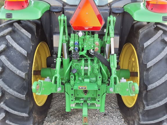 Image of John Deere 6120M equipment image 3