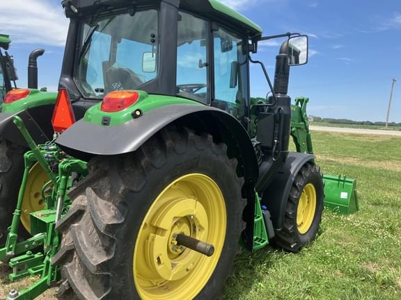 Image of John Deere 6120M equipment image 2