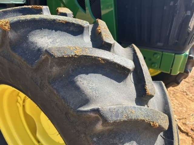 Image of John Deere 6120M equipment image 3