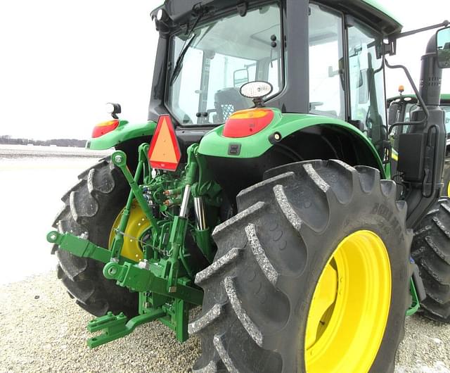 Image of John Deere 6120M equipment image 3