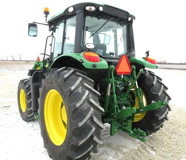 Image of John Deere 6120M equipment image 2