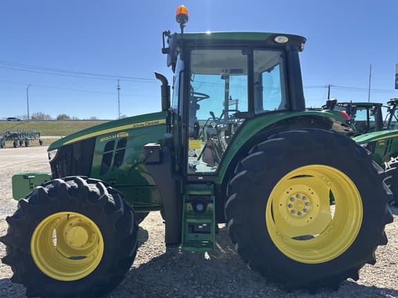 Image of John Deere 6120M equipment image 1