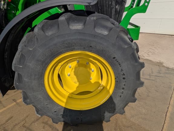 Image of John Deere 6120M equipment image 2