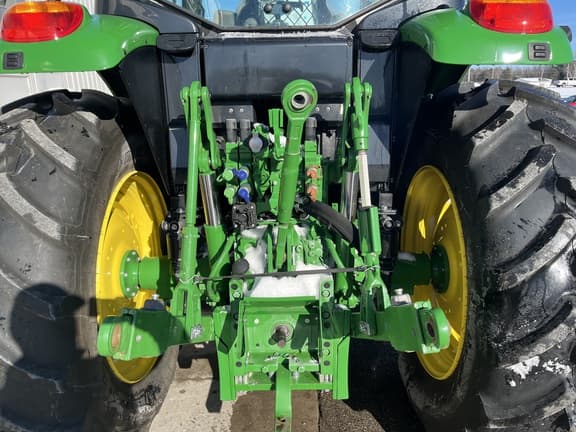 Image of John Deere 6120M equipment image 4