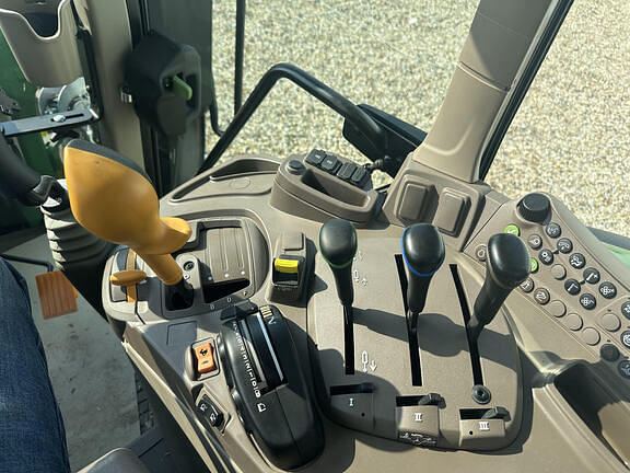 Image of John Deere 6120M equipment image 4