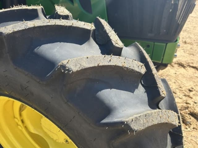 Image of John Deere 6120M equipment image 1