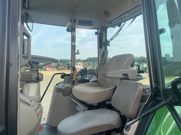 Image of John Deere 6120M equipment image 4