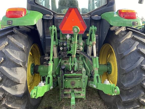 Image of John Deere 6120M equipment image 2