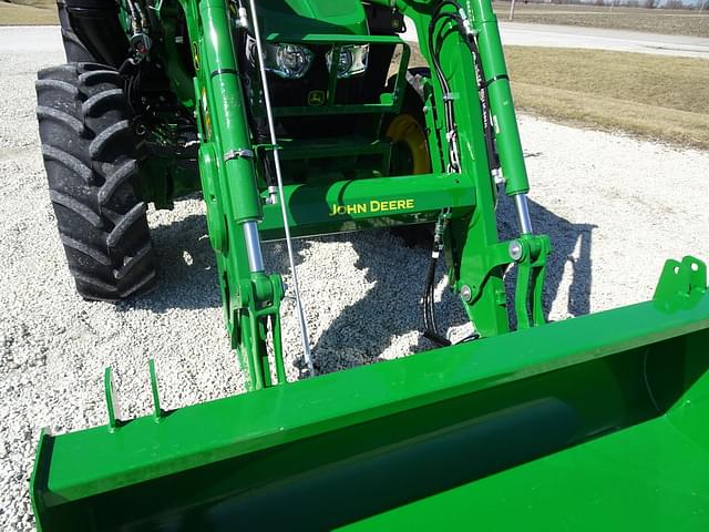 Image of John Deere 6120M equipment image 3