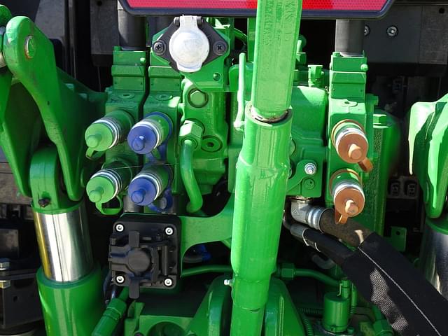 Image of John Deere 6120M equipment image 2