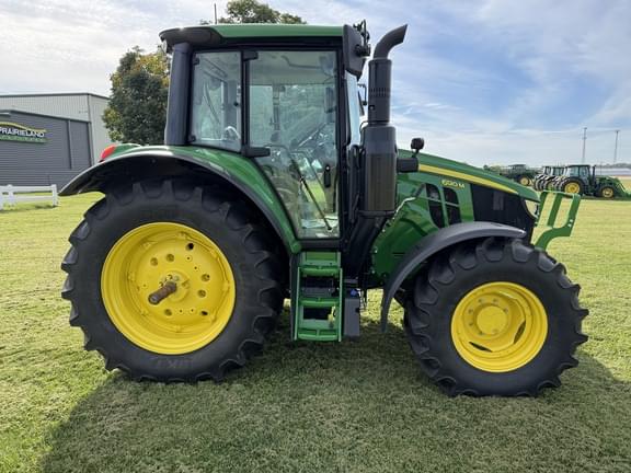 Image of John Deere 6120M equipment image 3