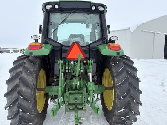 Image of John Deere 6120M equipment image 4