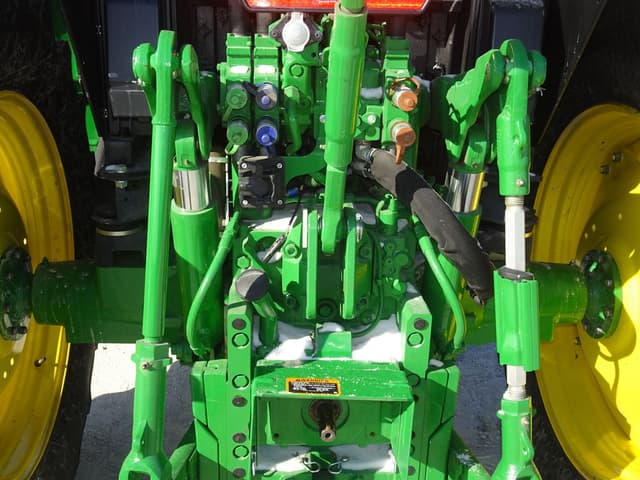 Image of John Deere 6130M equipment image 4