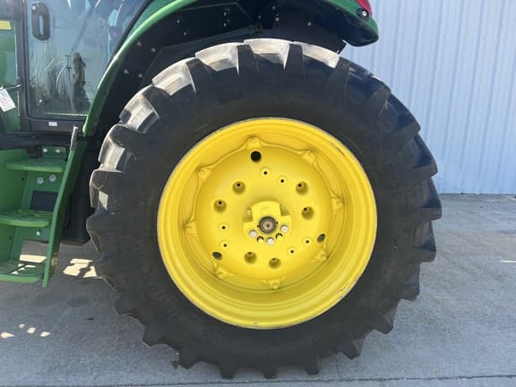 Image of John Deere 6130M equipment image 4