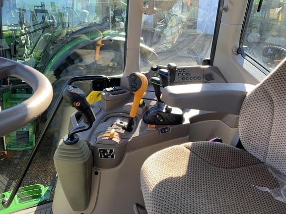 Image of John Deere 6130M equipment image 4