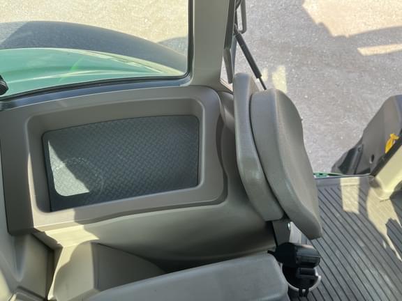 Image of John Deere 6130M equipment image 4
