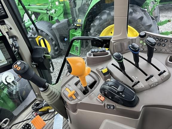 Image of John Deere 6130M equipment image 3