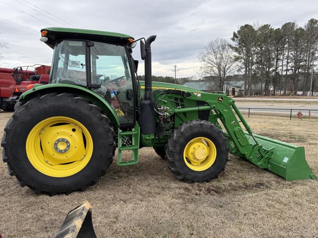 Image of John Deere 6135E equipment image 3