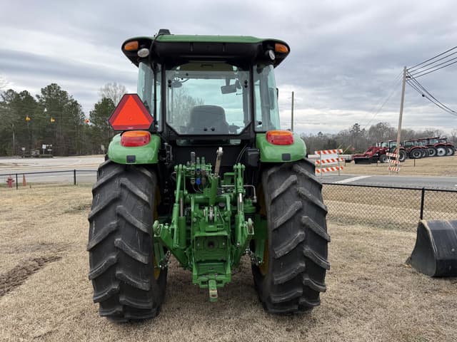 Image of John Deere 6135E equipment image 2