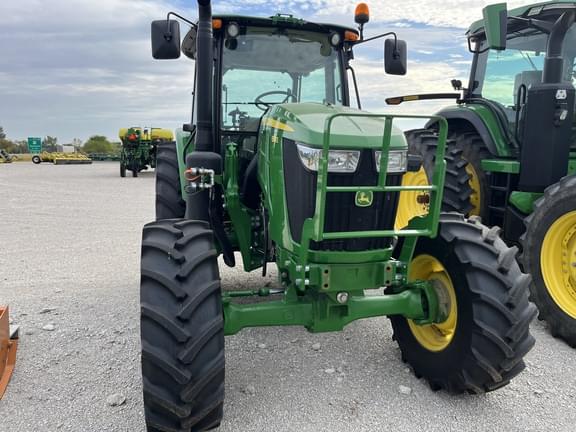 Image of John Deere 6135E equipment image 1