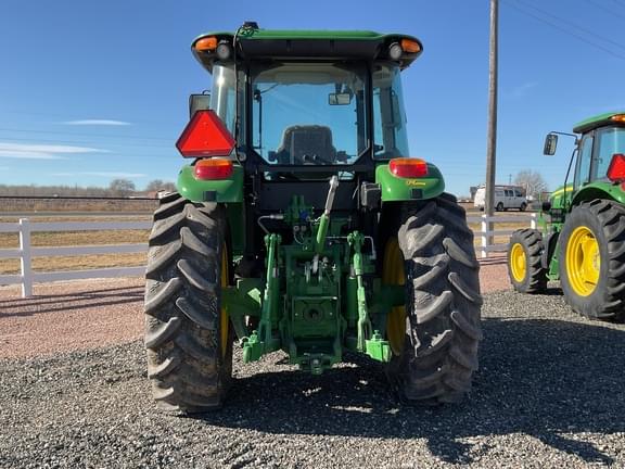 Image of John Deere 6135E equipment image 3