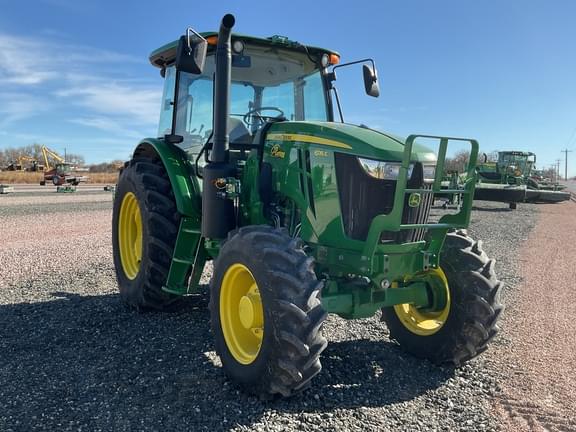 Image of John Deere 6135E equipment image 1