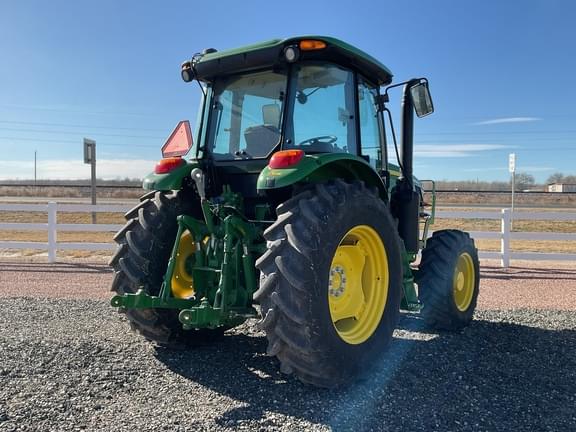 Image of John Deere 6135E equipment image 4