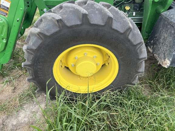 Image of John Deere 6135E equipment image 2