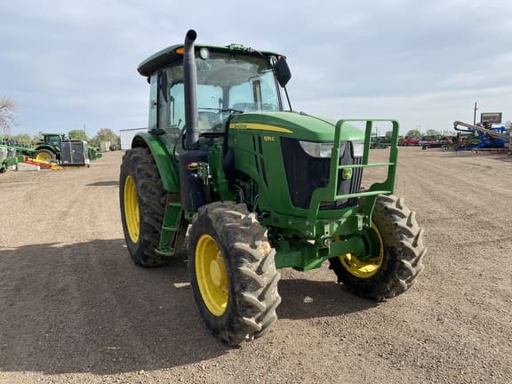 Image of John Deere 6135E equipment image 4