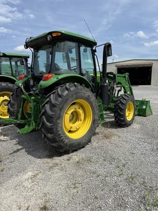 Image of John Deere 6135E equipment image 4