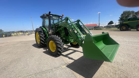 Image of John Deere 6135E equipment image 4