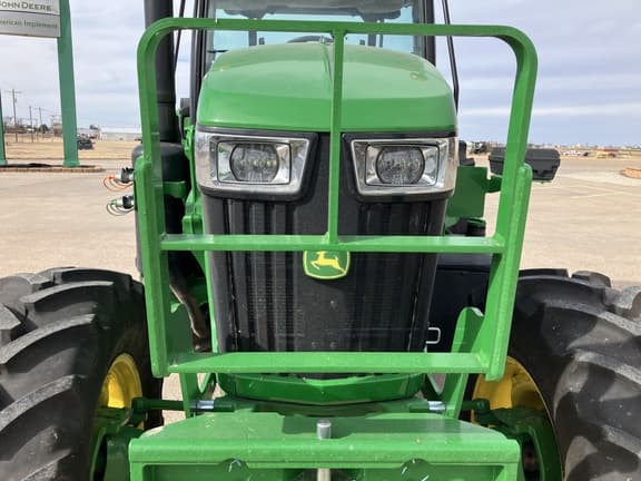 Image of John Deere 6135E equipment image 3
