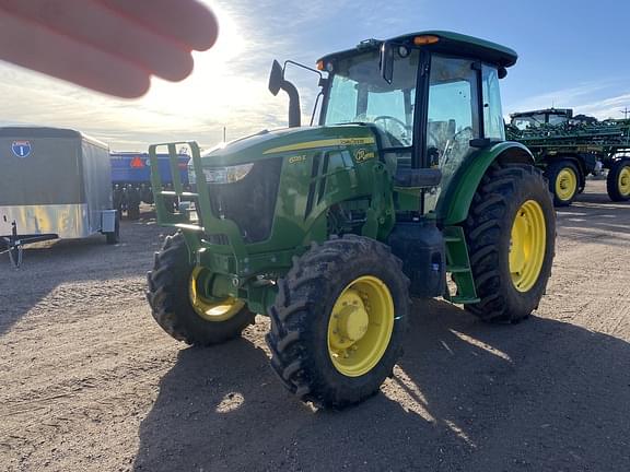 Image of John Deere 6135E equipment image 1