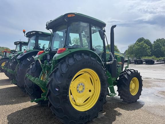 Image of John Deere 6135E equipment image 4