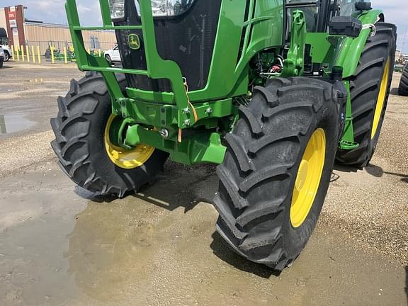 Image of John Deere 6135E equipment image 3