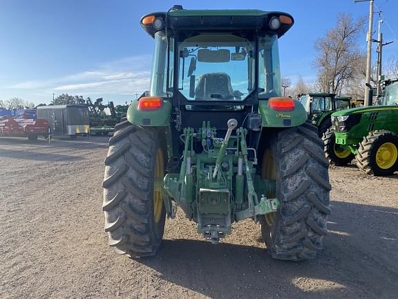 Image of John Deere 6135E equipment image 4
