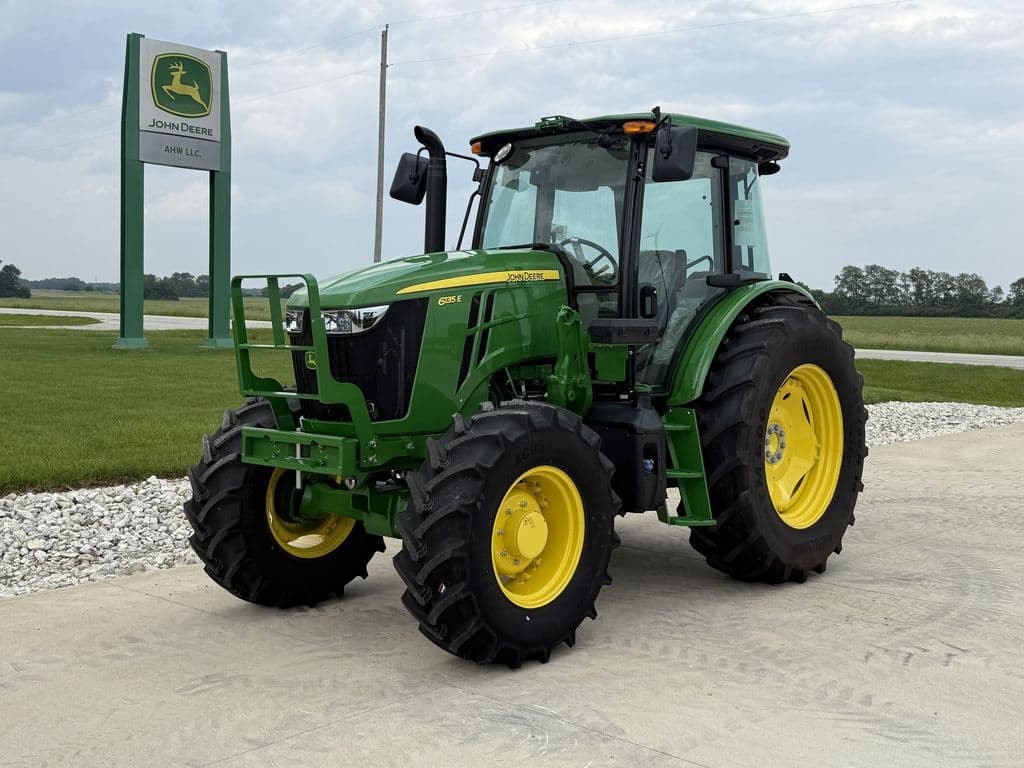 Image of John Deere 6135E Image 0