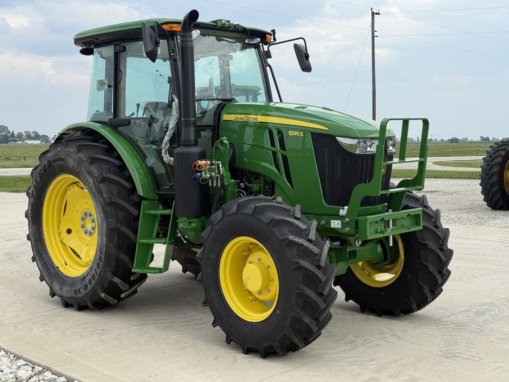 Image of John Deere 6135E Image 1