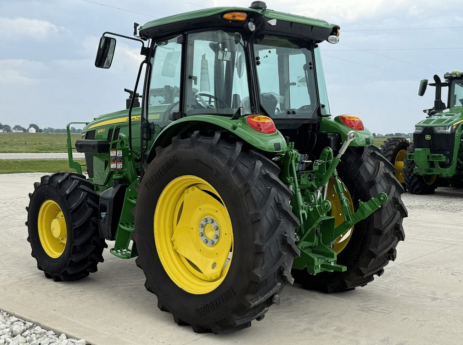 Image of John Deere 6135E Image 1