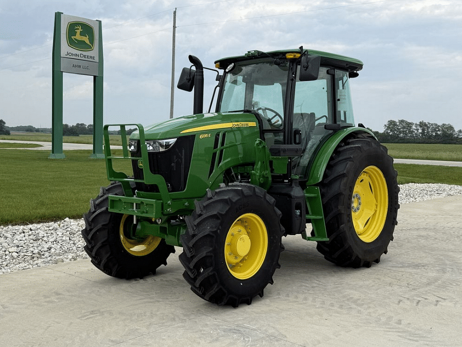 Image of John Deere 6135E Image 0