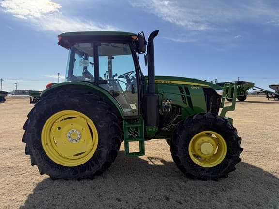 Image of John Deere 6135E equipment image 4