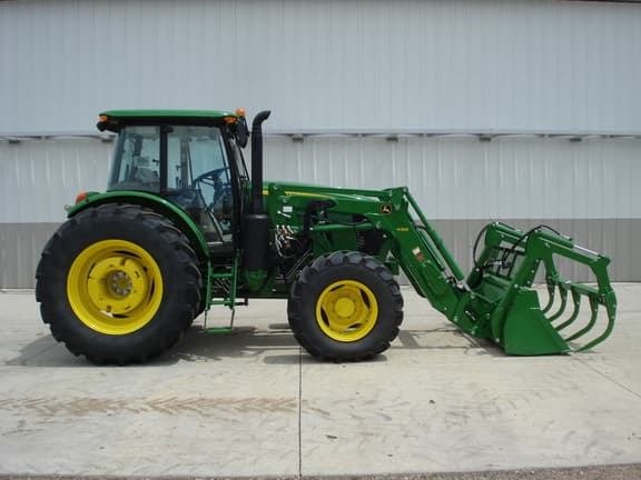 Image of John Deere 6135E equipment image 4